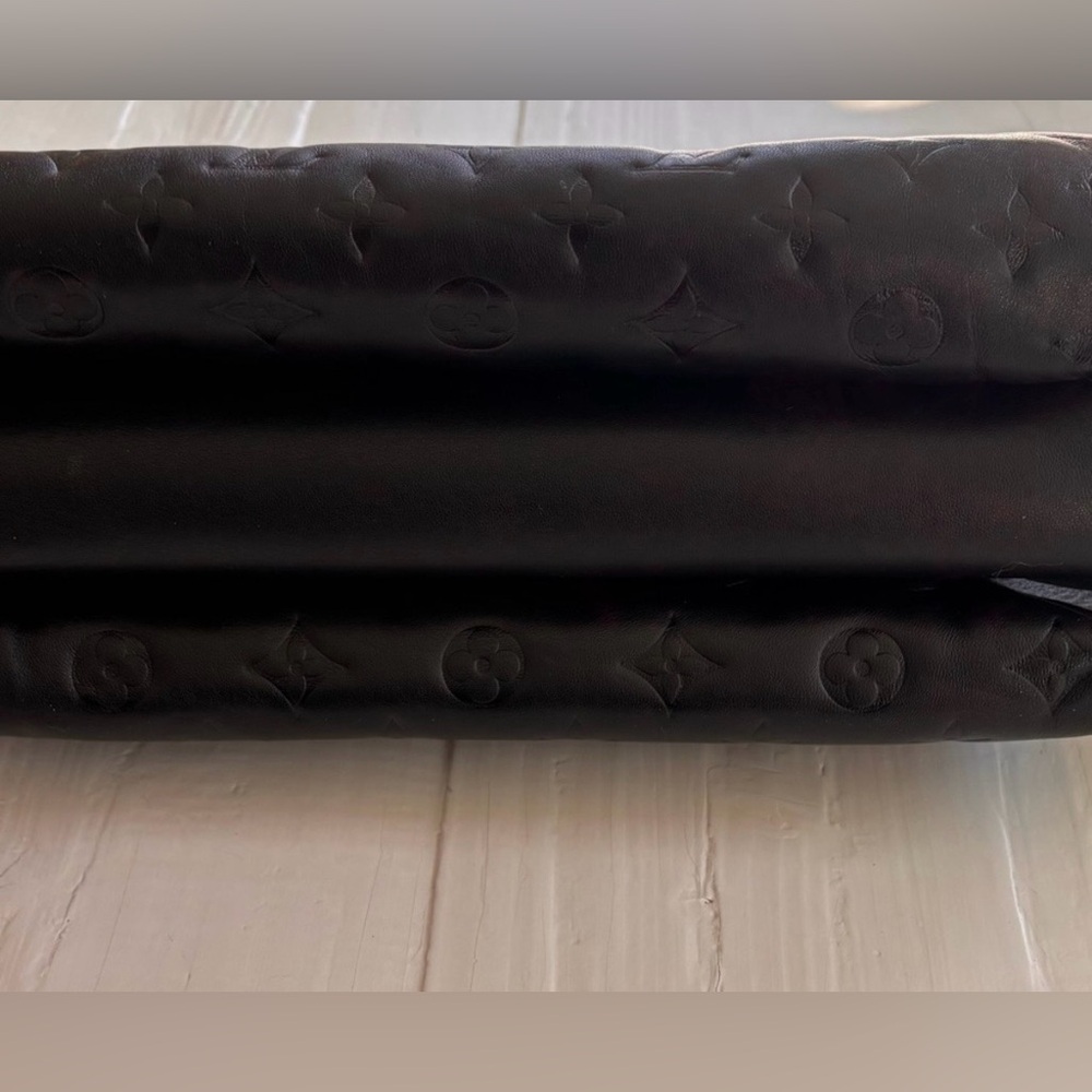 Louis Vuitton Black Coussin MM - Picture 4 of 12